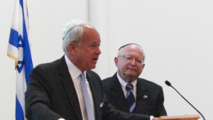 Virginia Beach Mayor Will Sessoms with Rabbi Israel Zoberman.