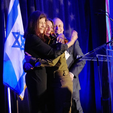 Virginia native and Lone Soldier Ilana surprises her parents, Marcy and Michael Mostofsky, on stage during the FIDF Virginia Inaugural Gala.