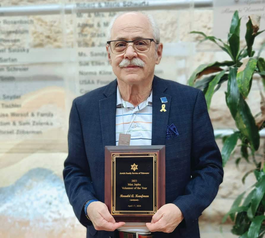 Ron Kaufmann with his award.
