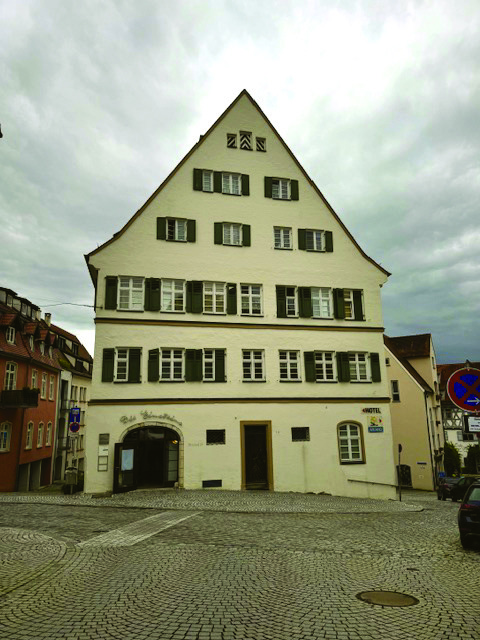 This is the historic building that is now the museum. It is located in the same plaza as the town hall and the new synagogue.