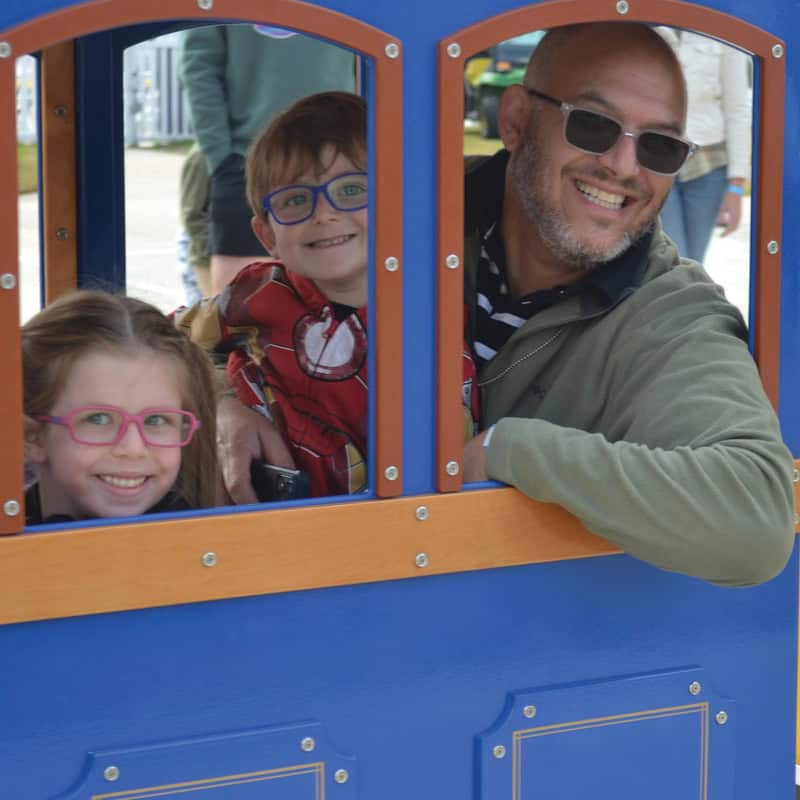 Rabbi Ari and his kids Lia and Ben ride the train.