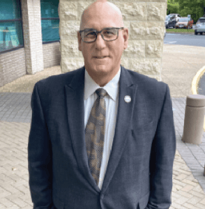 Mike Goldsmith, security expert, speaks with seniors