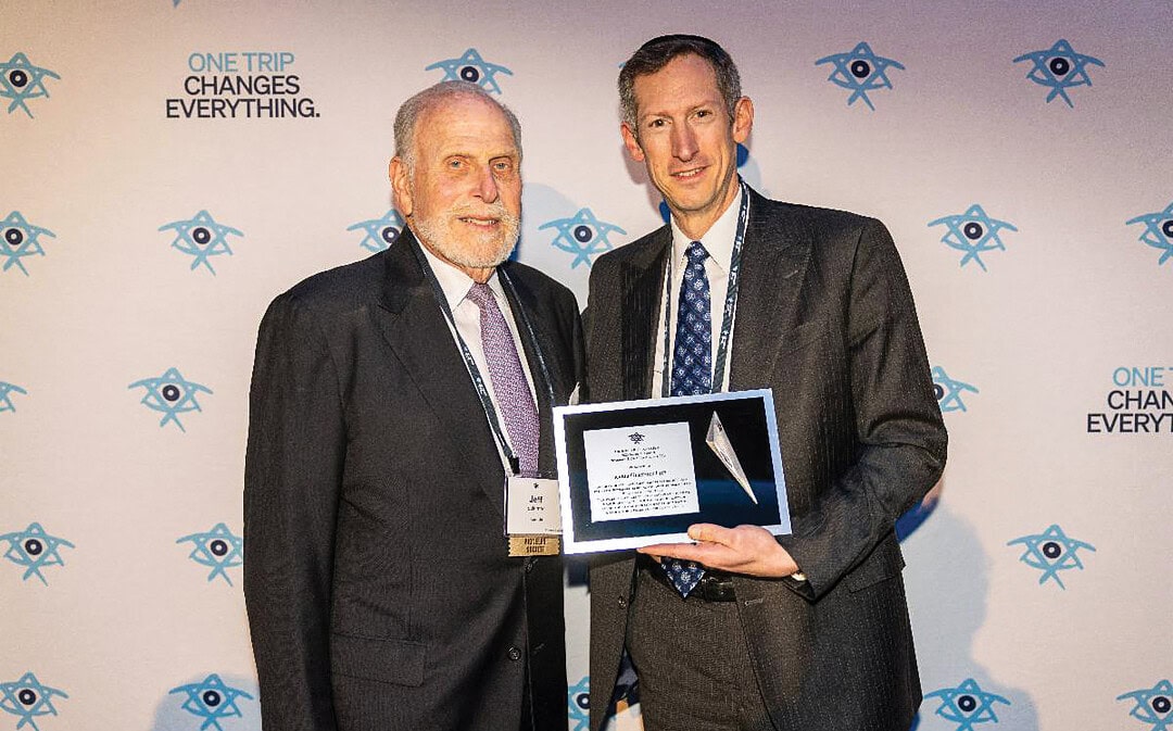 Rabbi Gershon Litt receives Birthright Israel award
