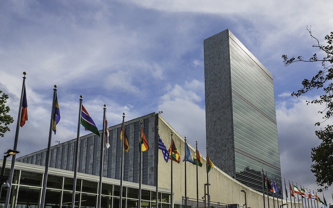 Hundreds rally at UN to urge world leaders to address antisemitism